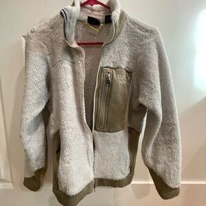 Mountain Hardwear Women’s XS Light Gray and Tan Fleece Jacket